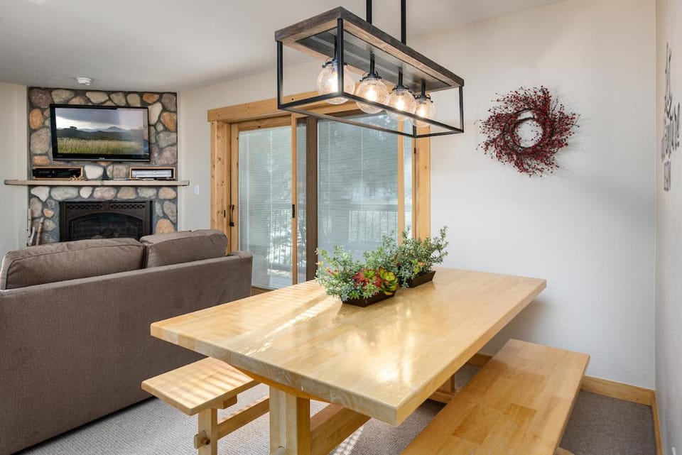 Double Eagle Roost Condo: Ski In, Walk To Main St Apartment in Breckenridge