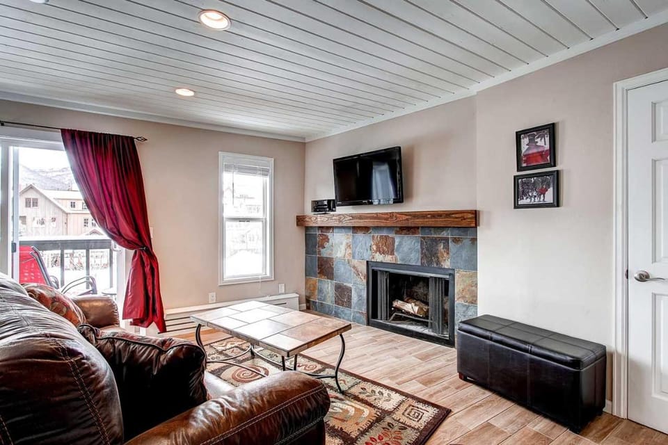 Panorama Alpine Condo: Hip Downtown Location Apartment in Breckenridge