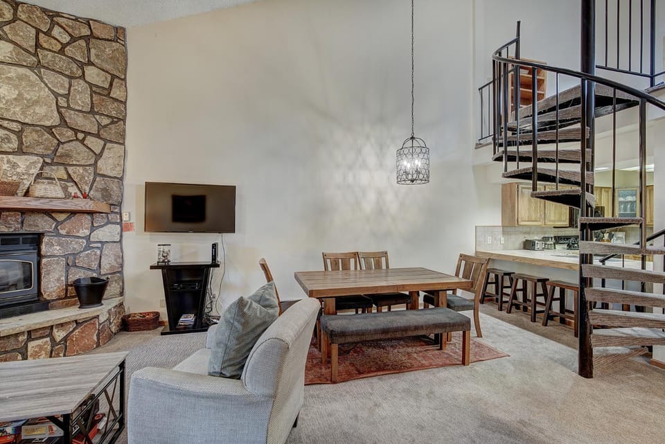 Atrium Eagle Condo: Downtown Breck, Spacious Apartment in Breckenridge