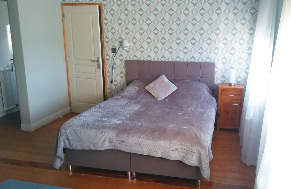 Bed, Other, Decorative detail