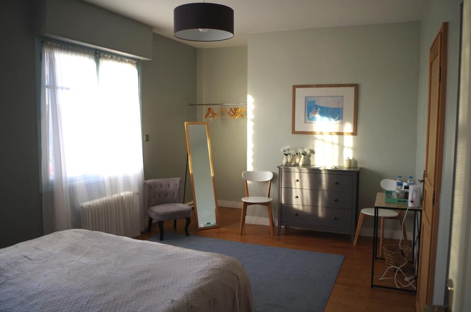 Photo of the whole room, Decorative detail, Seating area, Bedroom
