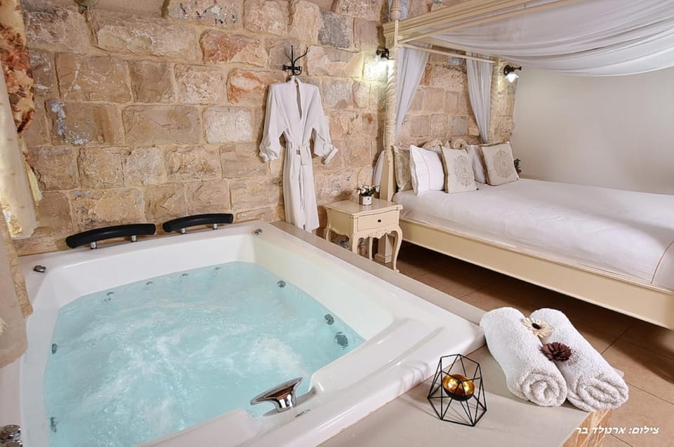 Hot Tub, Bedroom
