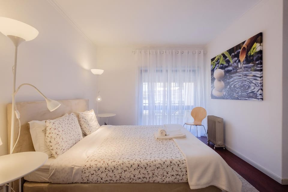 Music House 3 bedroom Apt w garage Apartment in Porto