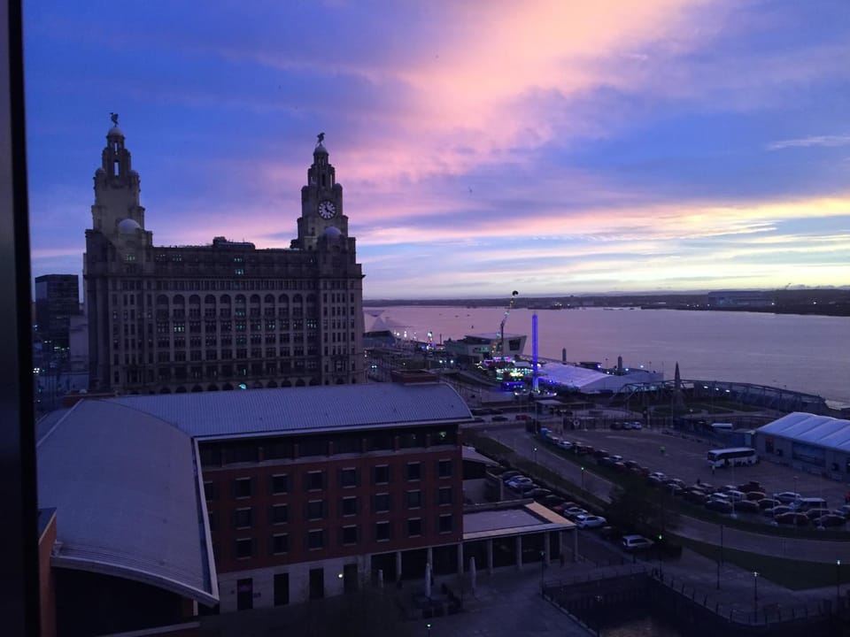 Nearby landmark, Restaurant/places to eat, Neighbourhood, Natural landscape, View (from property/room), City view, Landmark view, Mountain view, River view, Area and facilities, Supermarket/grocery shop, Shopping Area