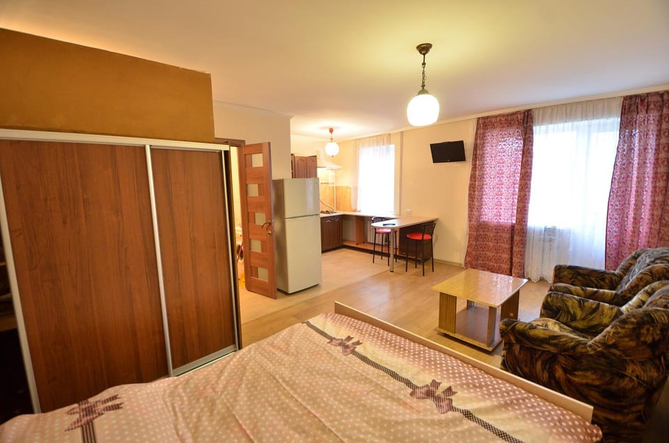 Bed, Decorative detail, Seating area, Area and facilities