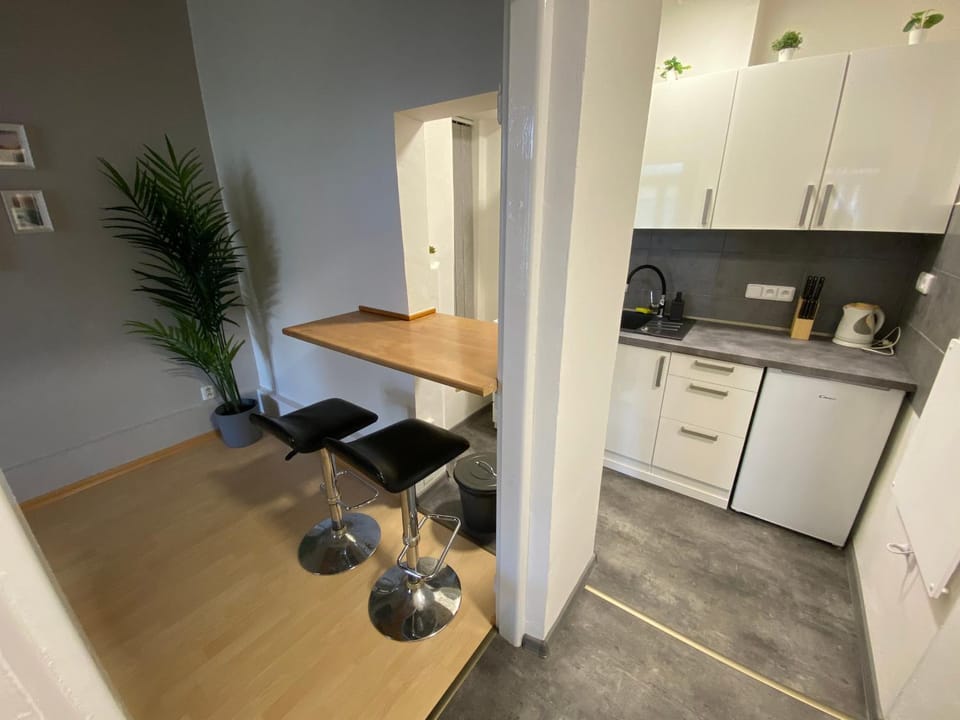 Kitchen or kitchenette, Lounge or bar