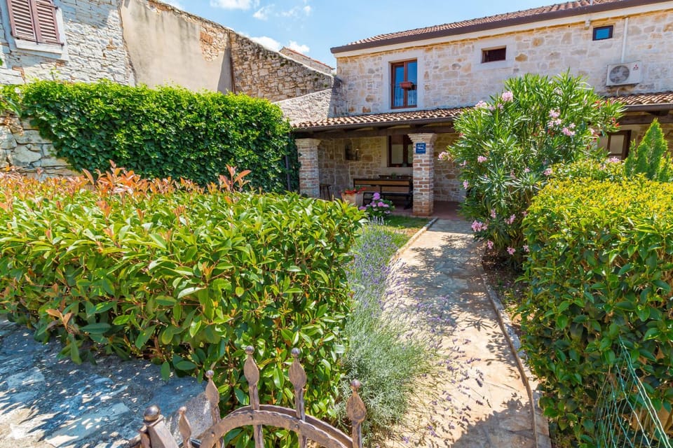 Property building, Facade/entrance, Garden, Street view