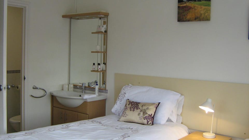 Savannah Bed and Breakfast Bed and Breakfast in Egham