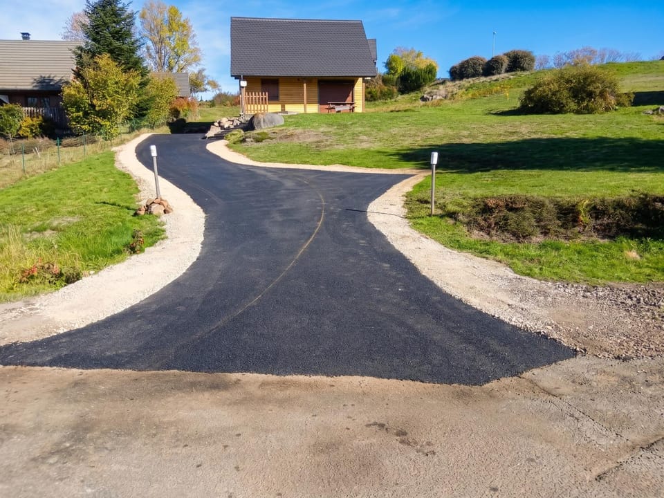 Chalet charmant à Saint-Gènes-Champespe avec parking privé Chalet in Auvergne-Rhône-Alpes