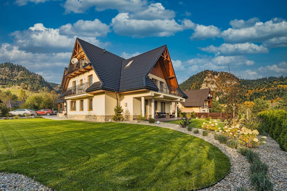 Property building, Natural landscape, Garden, Garden, Mountain view