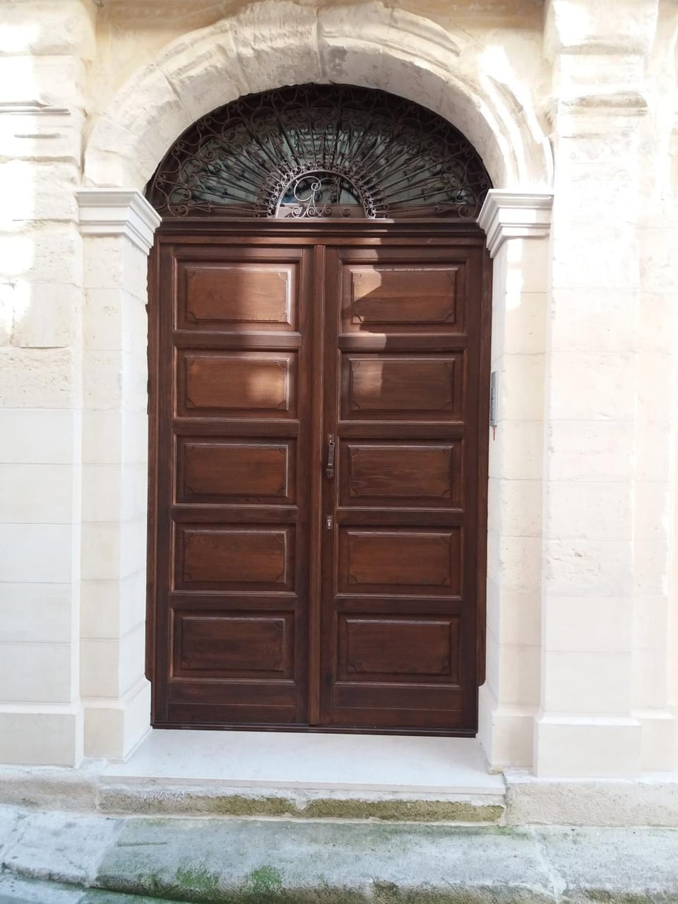 Property building, Facade/entrance, Day