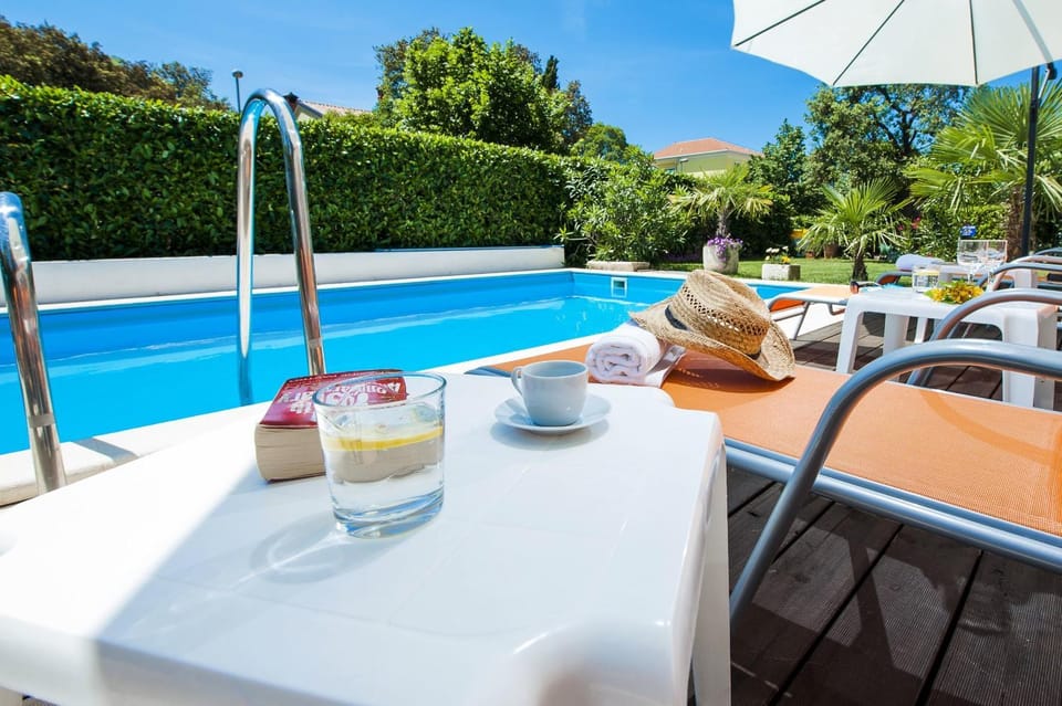 Lounge or bar, Swimming pool, Swimming pool