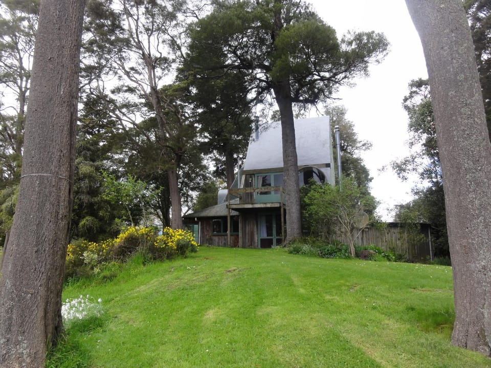 Property building, Restaurant/places to eat, Natural landscape, BBQ facilities, Garden, Balcony/Terrace, Animals, On site, Mountain view