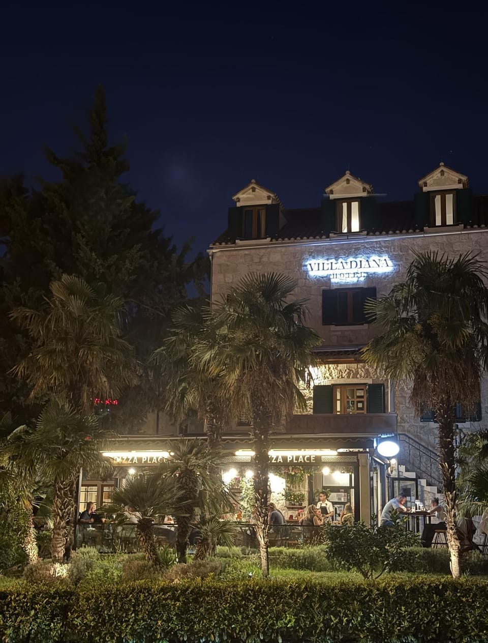Property building, Restaurant/places to eat