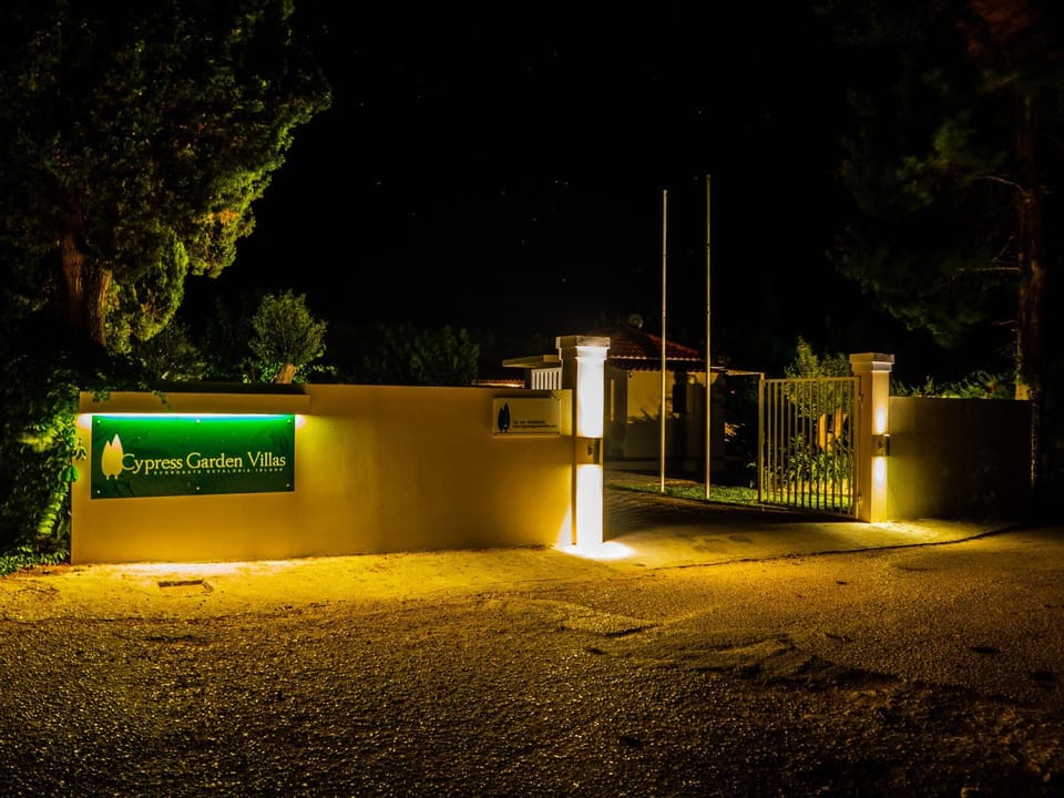 Facade/entrance, Night