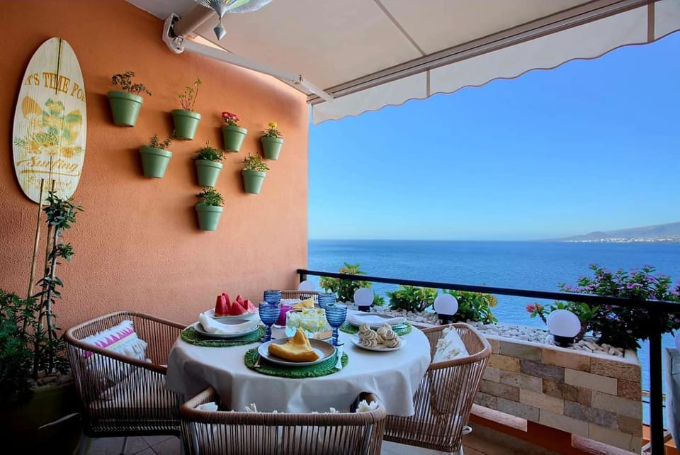 Patio, Day, Natural landscape, View (from property/room), Balcony/Terrace, Food and drinks, Dining area, Sea view