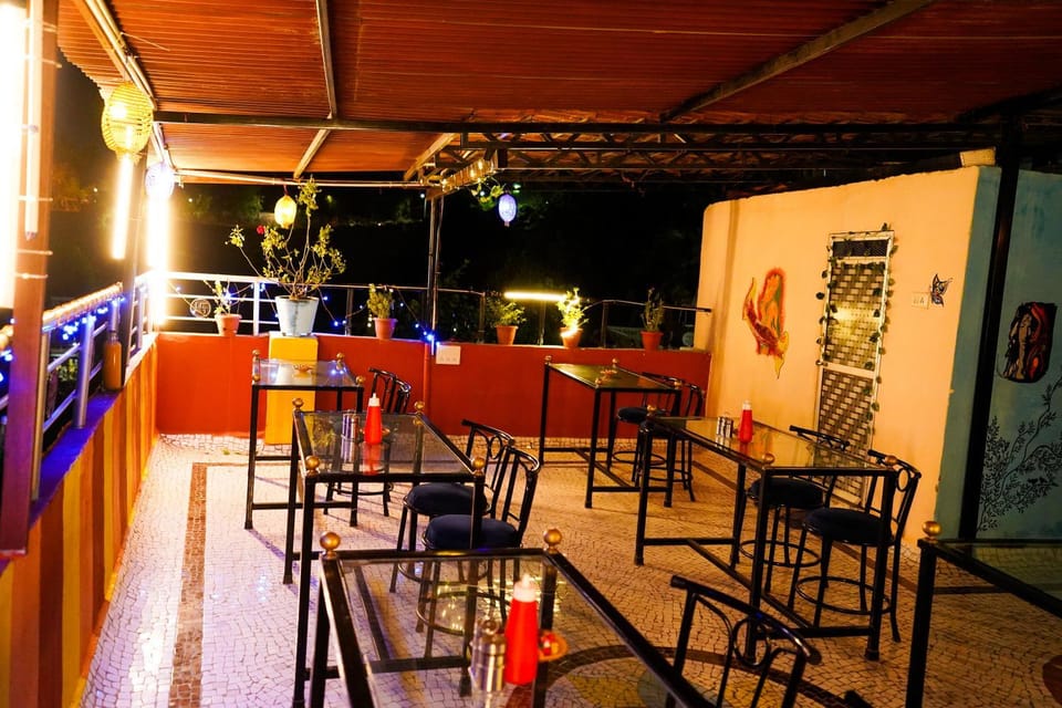 Restaurant/places to eat, Night