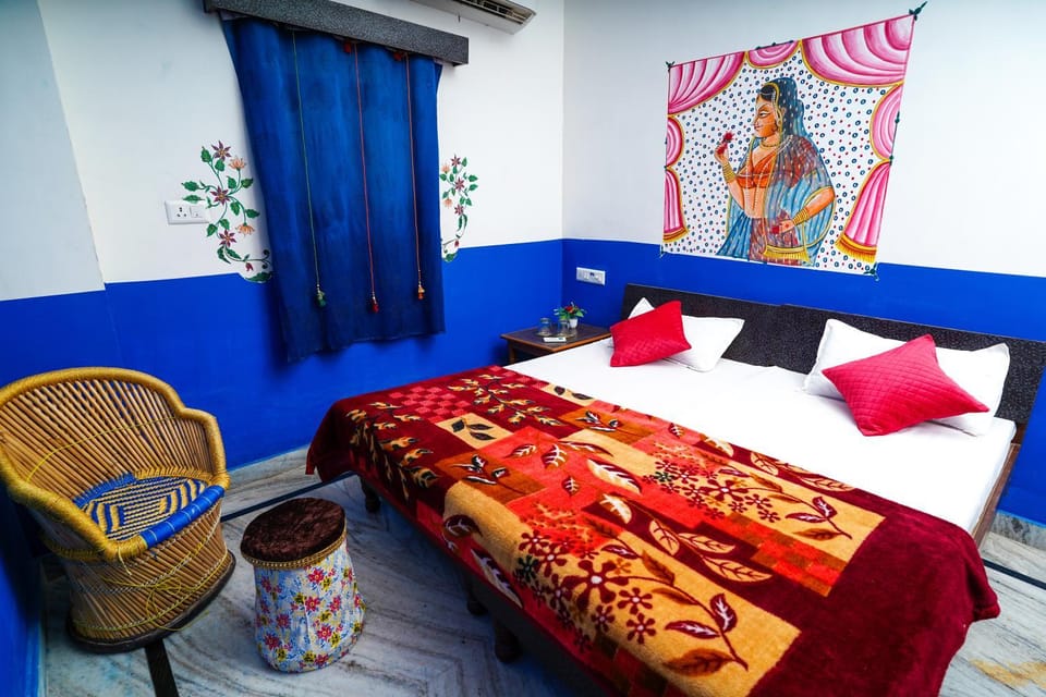 Bedroom, City view