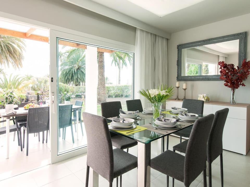 Garden, Dining area