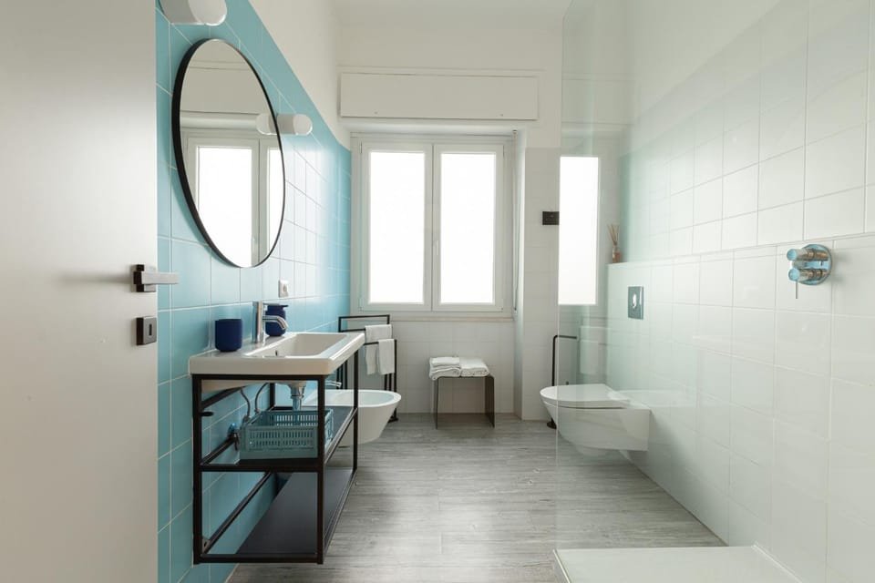 Shower, Toilet, Bathroom, bidet, towels