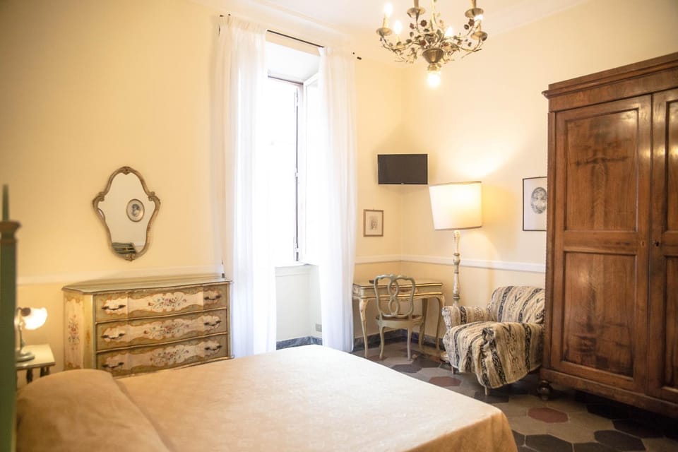 TV and multimedia, Photo of the whole room, Bedroom