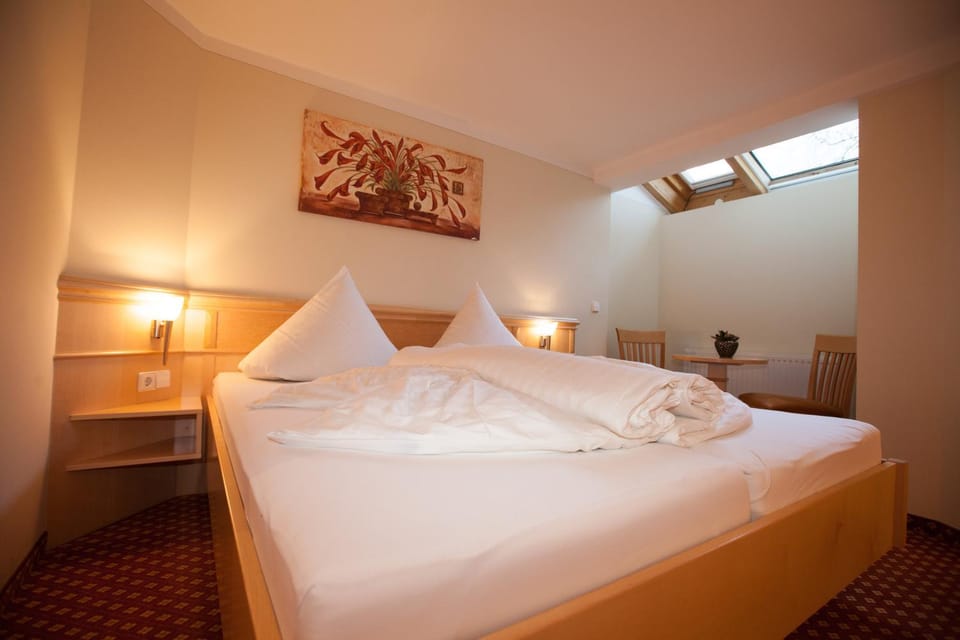 View (from property/room), Photo of the whole room, Decorative detail