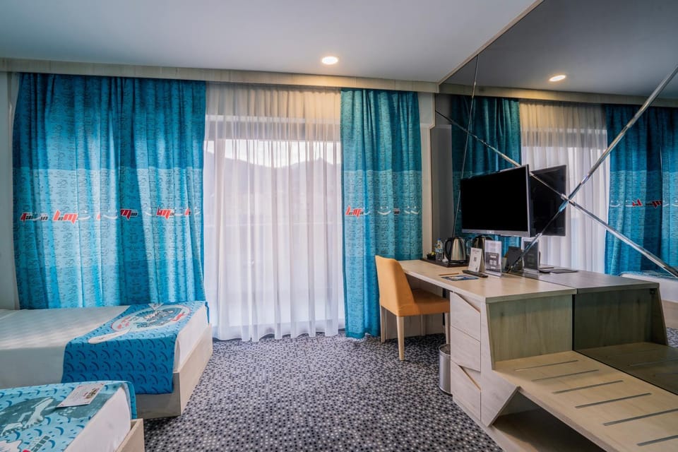 Bed, TV and multimedia, Seating area, minibar