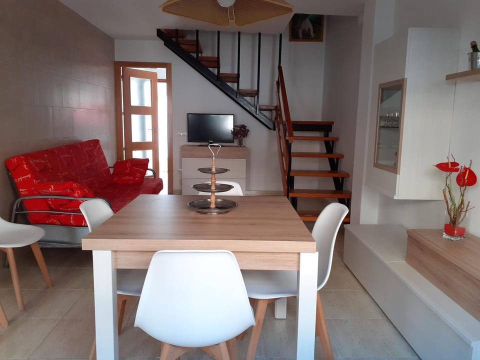 Communal lounge/ TV room, Dining area