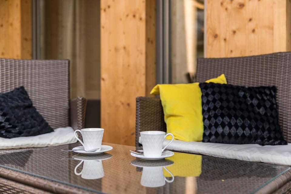 Balcony/Terrace, Area and facilities