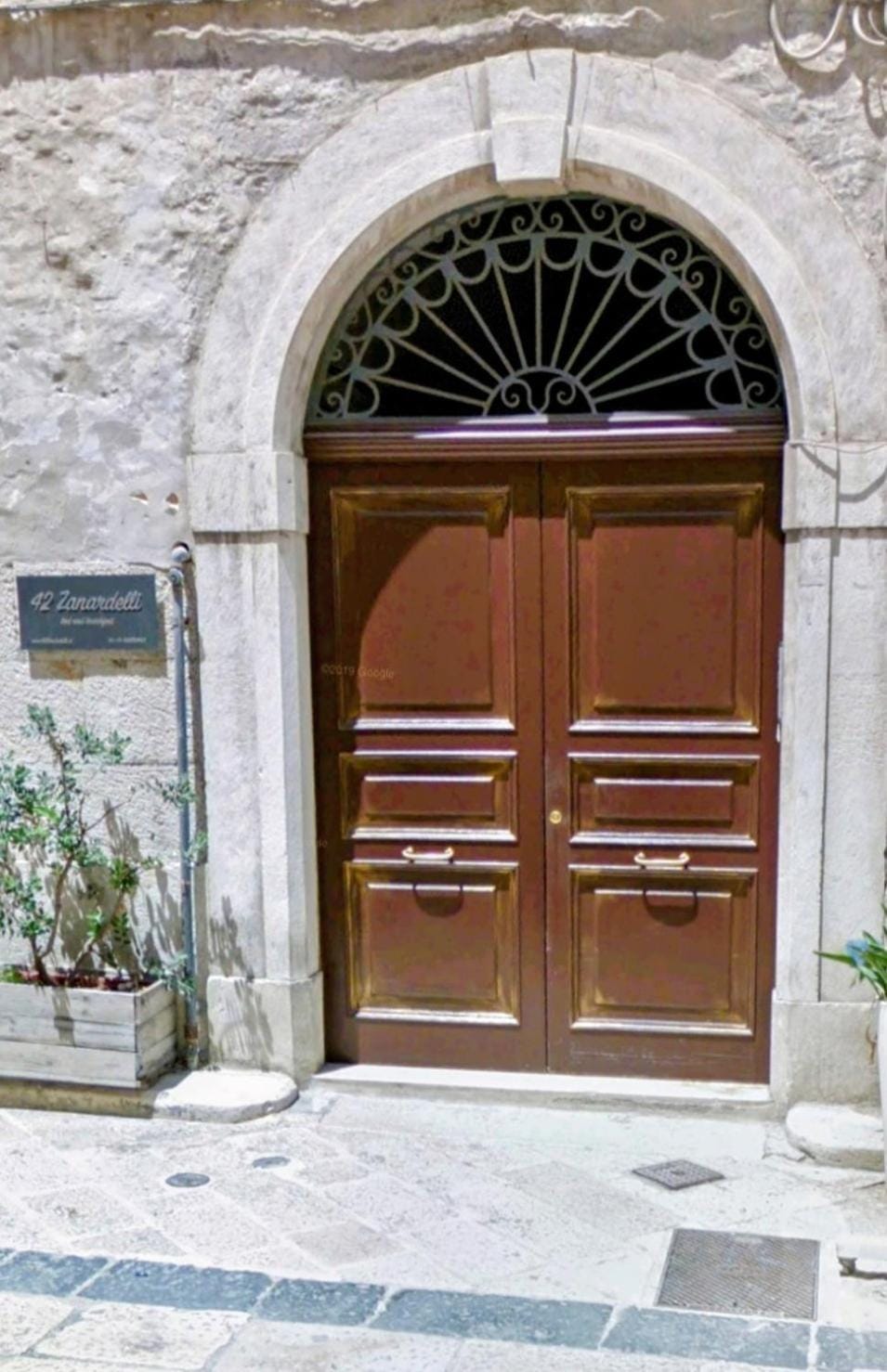 Facade/entrance