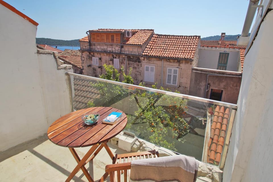 Natural landscape, View (from property/room), Balcony/Terrace, Seating area, Sea view