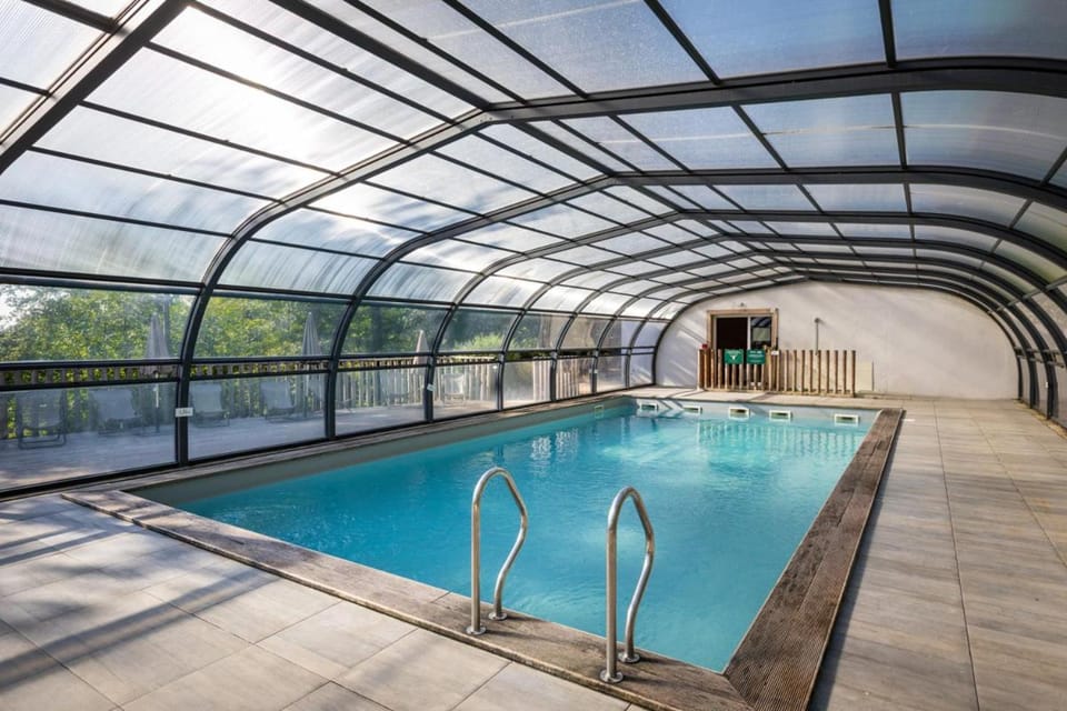Day, Swimming pool