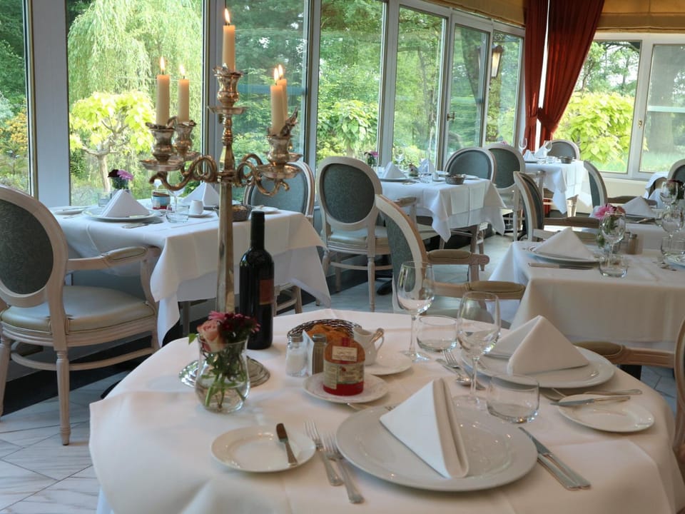 Property building, Restaurant/places to eat