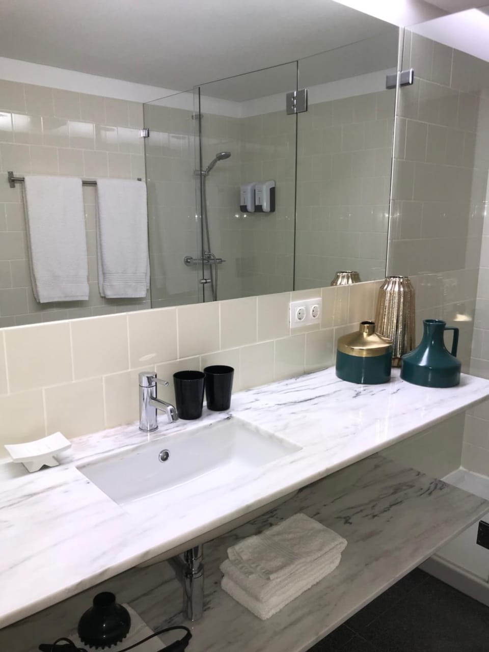 Bathroom, Decorative detail