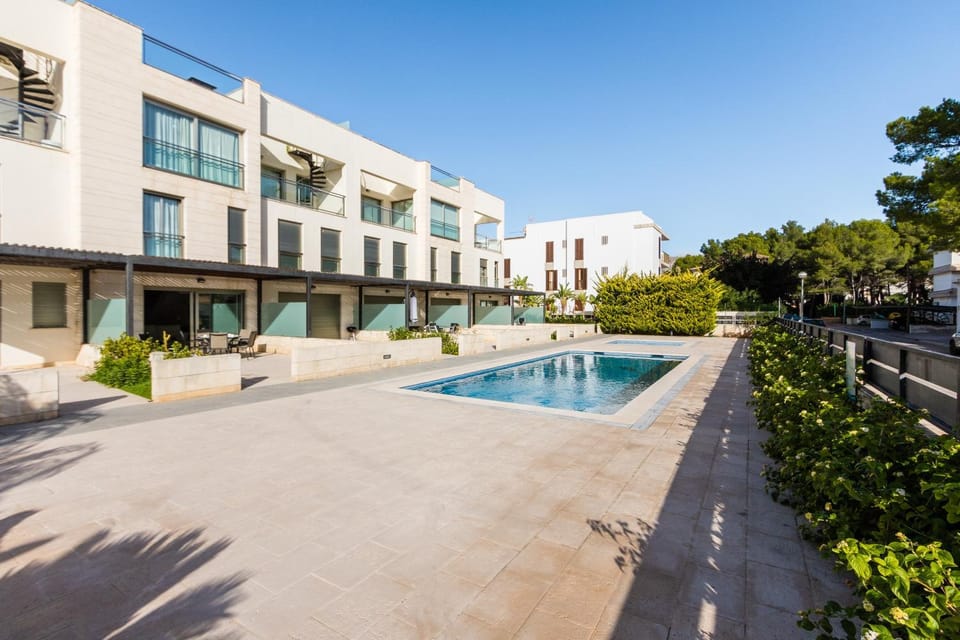 Off site, On site, Swimming pool, Swimming pool, Location