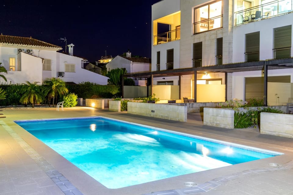 Swimming pool, Swimming pool