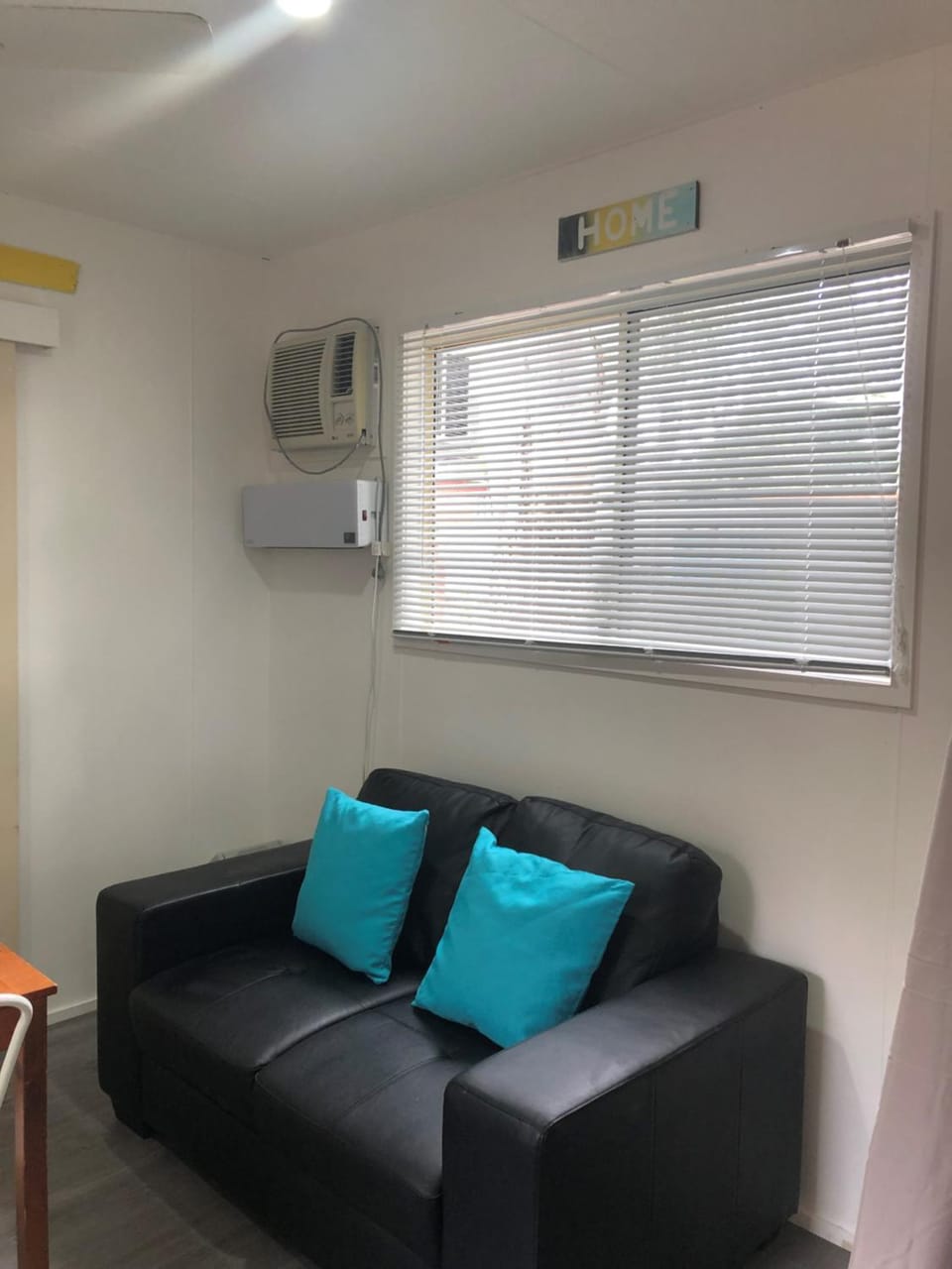 Seating area, air conditioner
