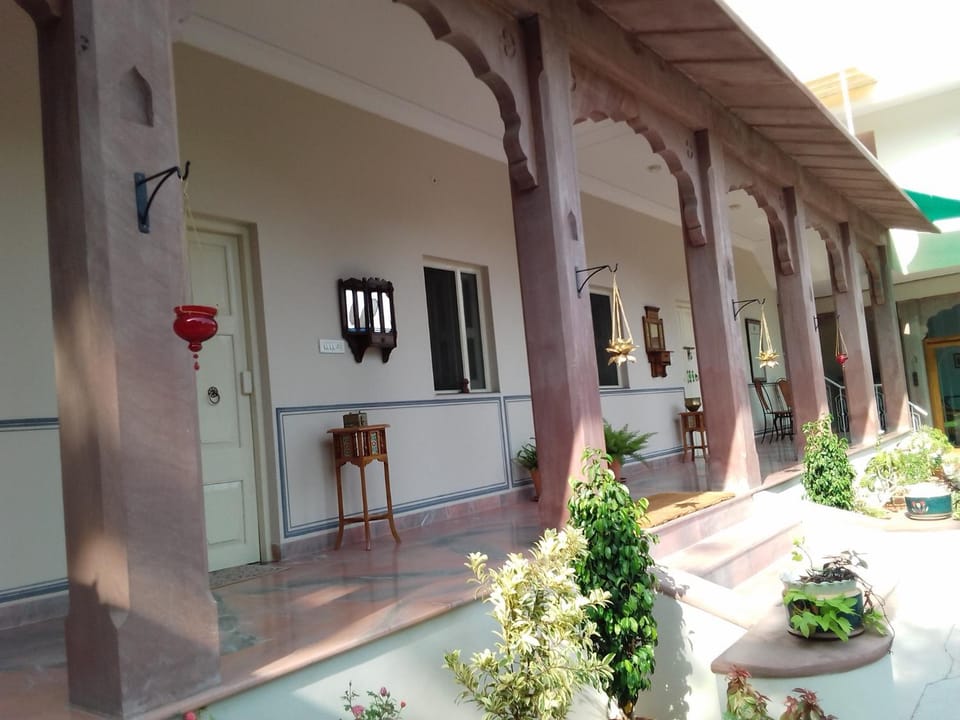 Property building, Patio, Facade/entrance, Day, Winter, View (from property/room), Balcony/Terrace, Decorative detail, On site, Area and facilities, Area and facilities, Quiet street view