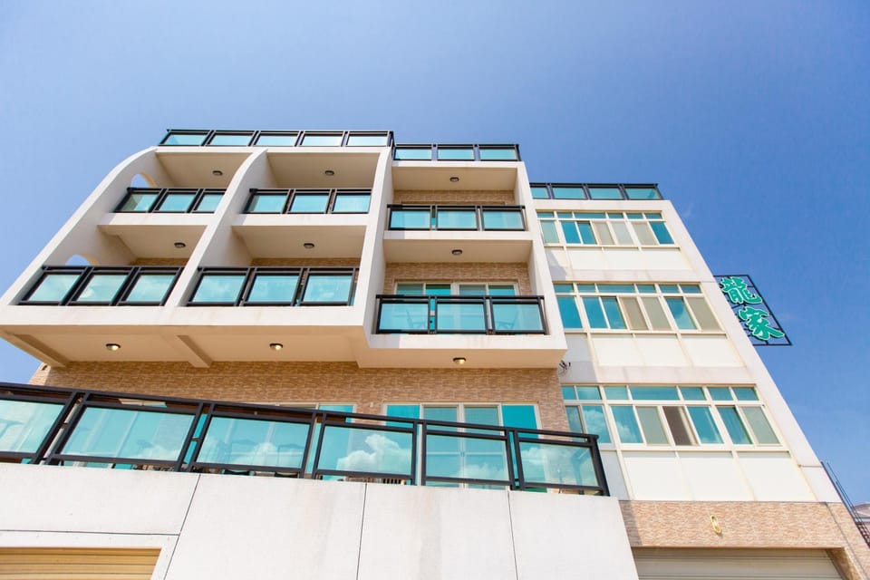 Property building, Facade/entrance, Off site, Property logo or sign, Bird's eye view, Balcony/Terrace