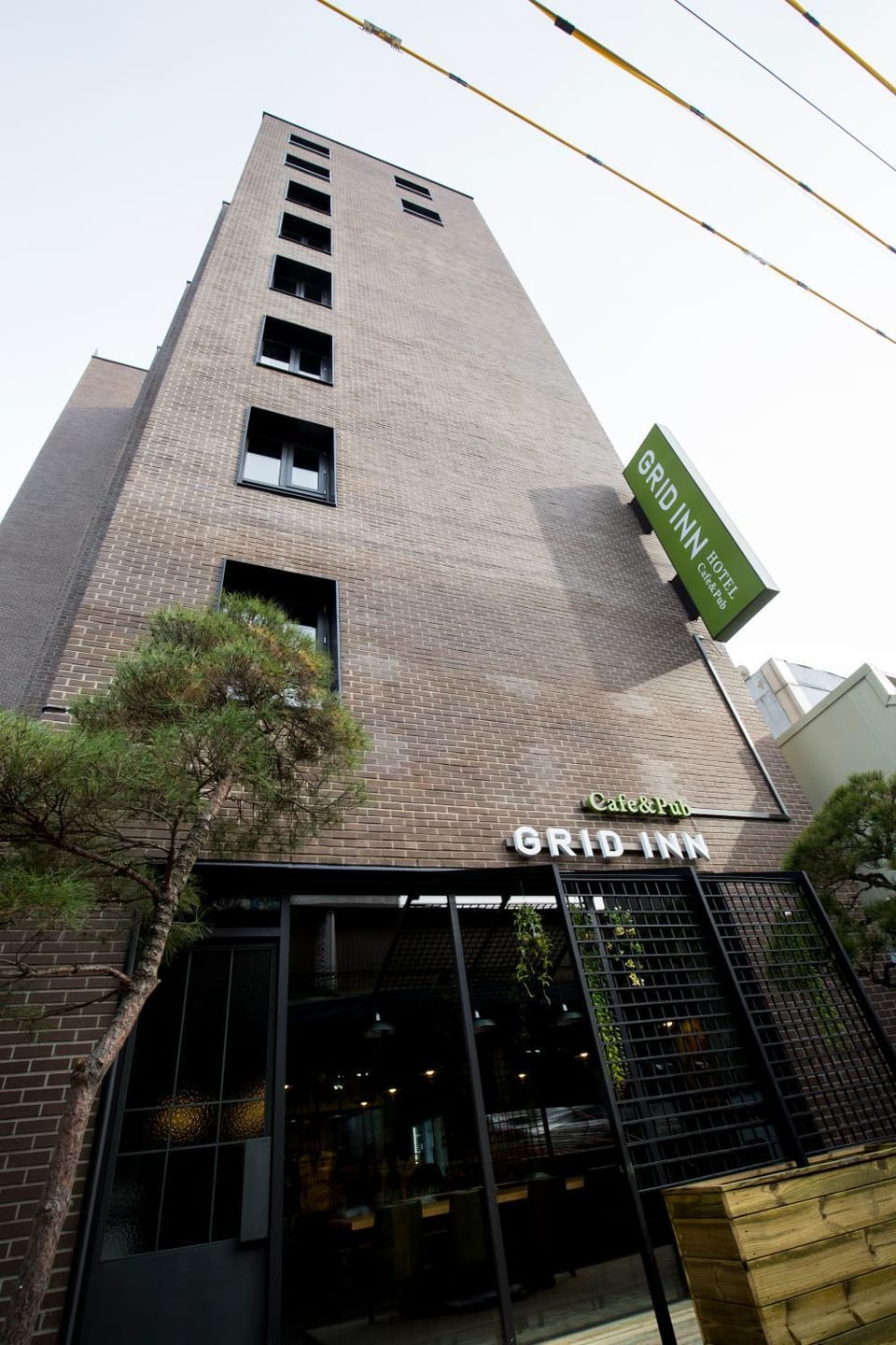Facade/entrance