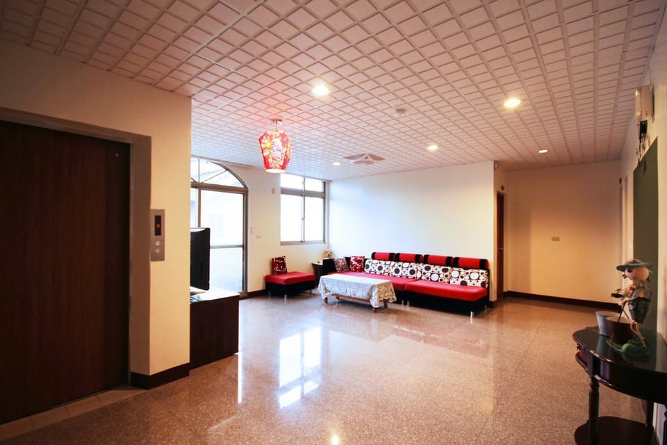 Communal lounge/ TV room, Decorative detail, On site