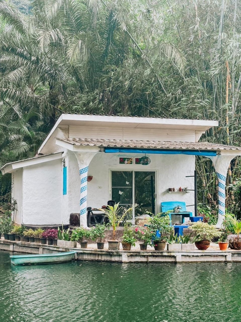 Property building, Garden view, Lake view