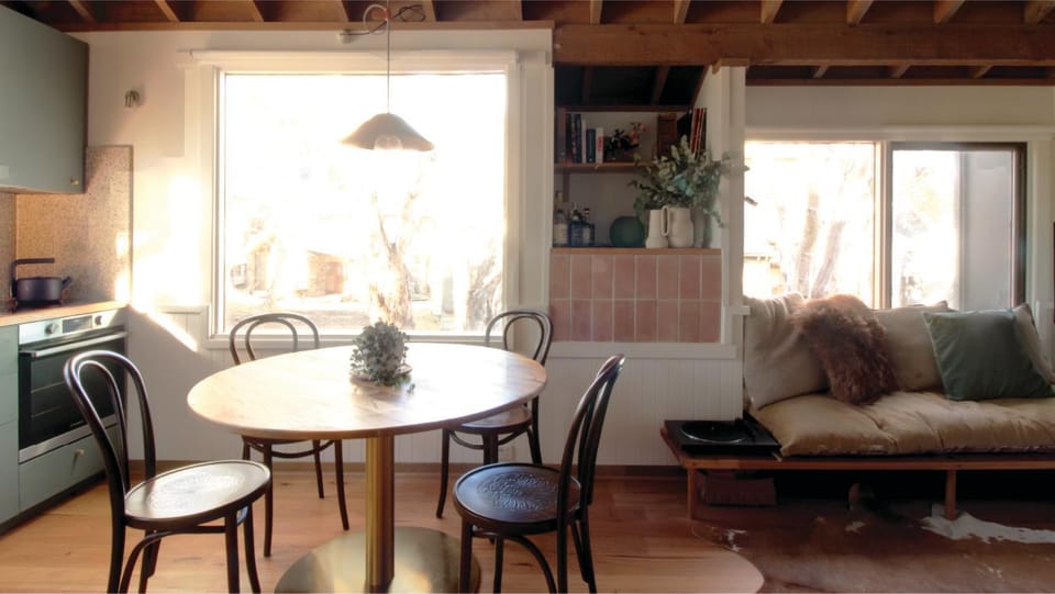 Kitchen or kitchenette, Seating area, Dining area