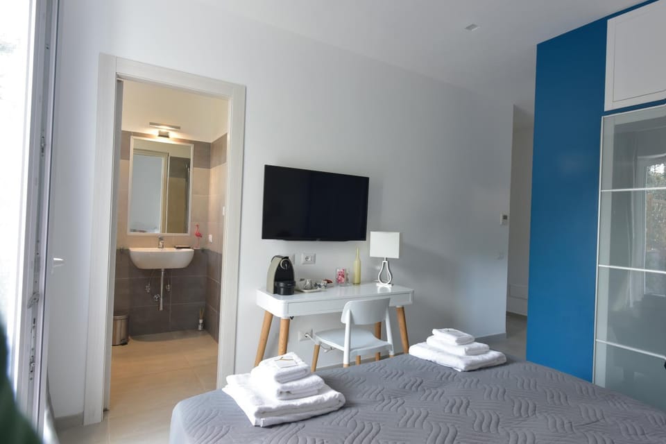 Day, Photo of the whole room, Decorative detail, Garden view