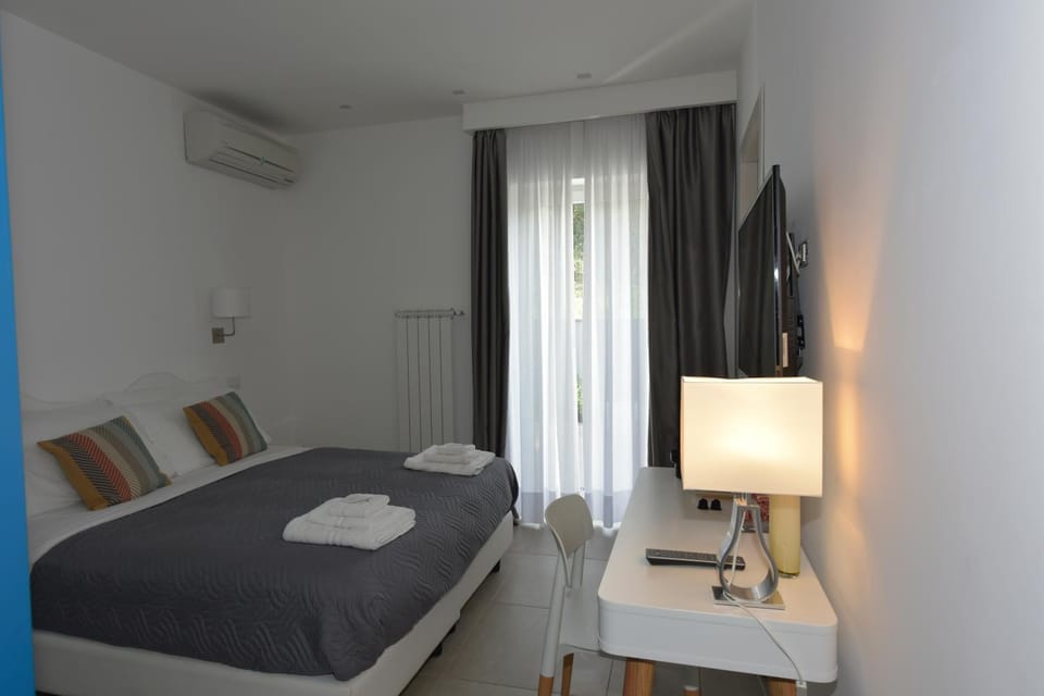 Bed, Garden, Balcony/Terrace, Balcony/Terrace, Bedroom