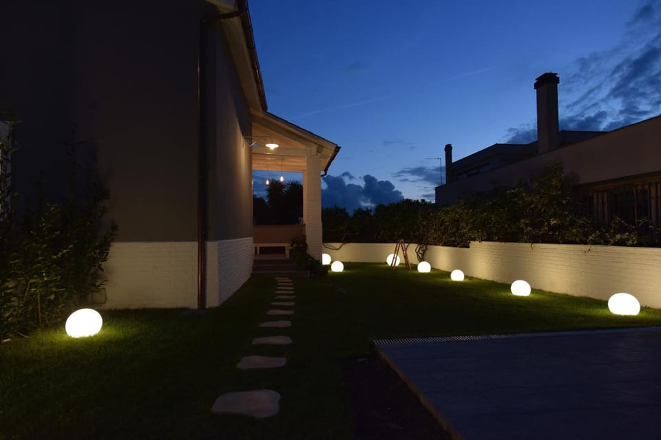Property building, Facade/entrance, Garden, Floor plan, Garden view