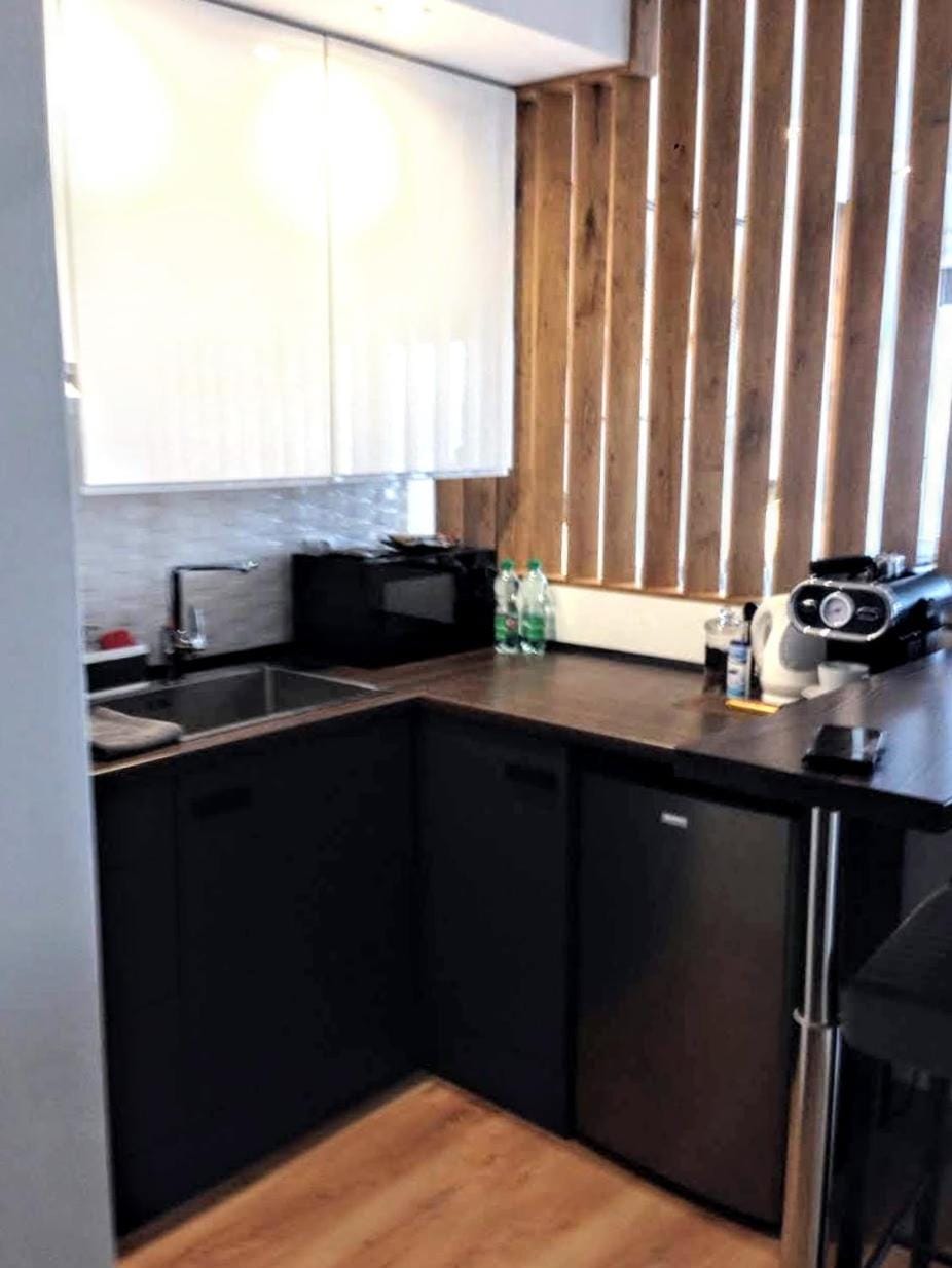 Kitchen or kitchenette, microwave, stove