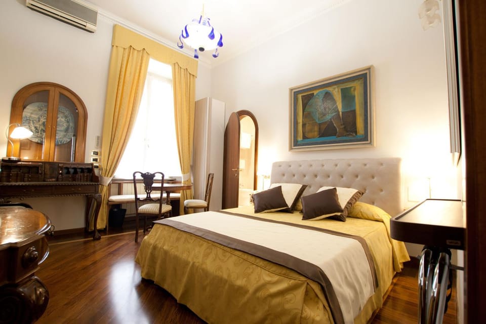 Photo of the whole room, Bedroom