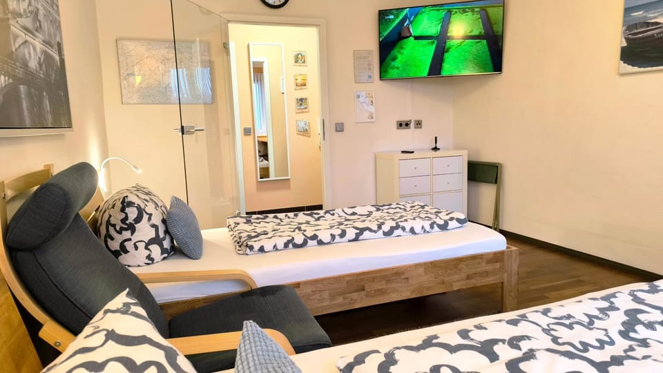 TV and multimedia, Living room, Bedroom