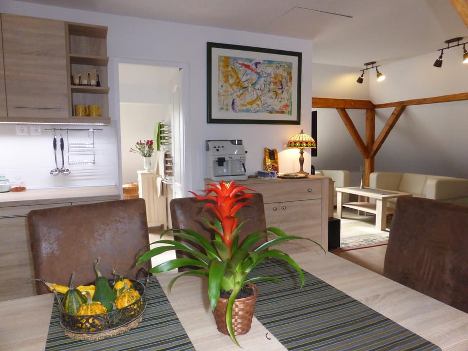 Coffee/tea facilities, Dining area